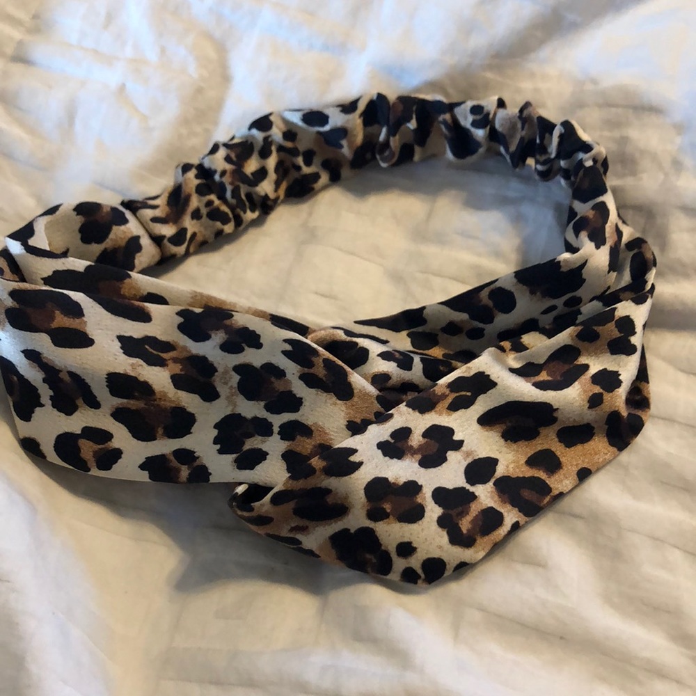🐆 Satin Leopard Headband w/ Twist Detail
